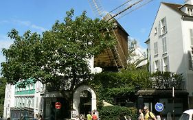 Abbesses Montmartre Apartment